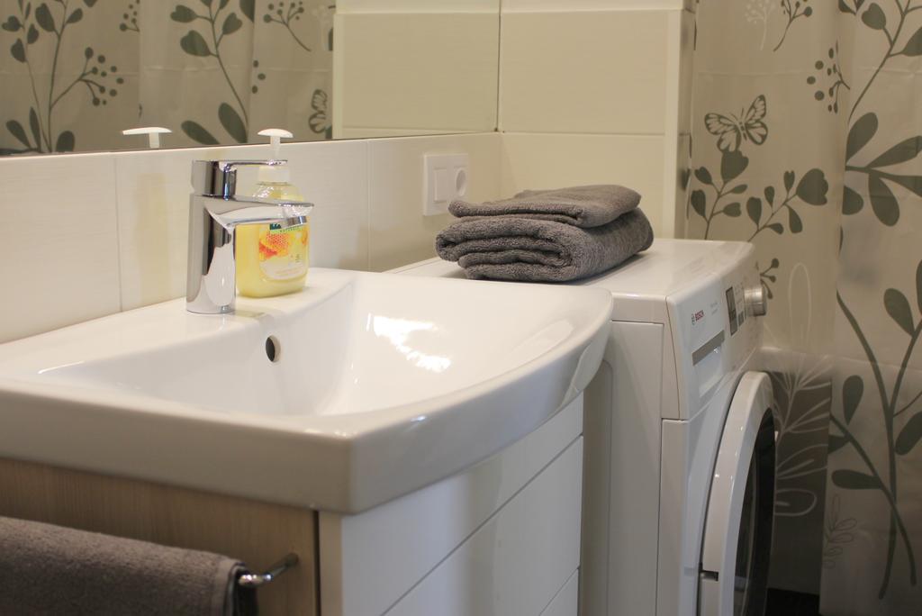 2 Room Apartment In Embasy Area Riga Extérieur photo